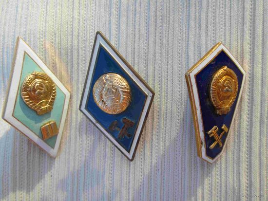 Значки  учебных заведений