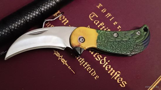 Нож брелок. Попугай. Не точен, отличный брелок для ключей.