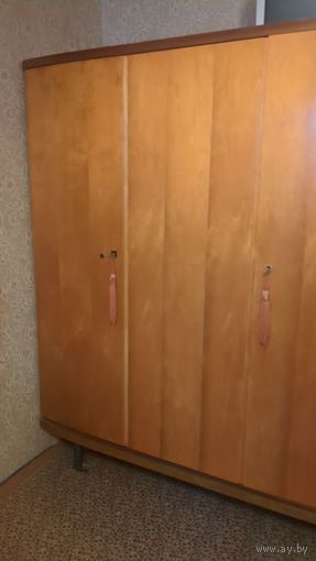 Шкаф одежный большой, ГДР 50-е, нат дерево, лак