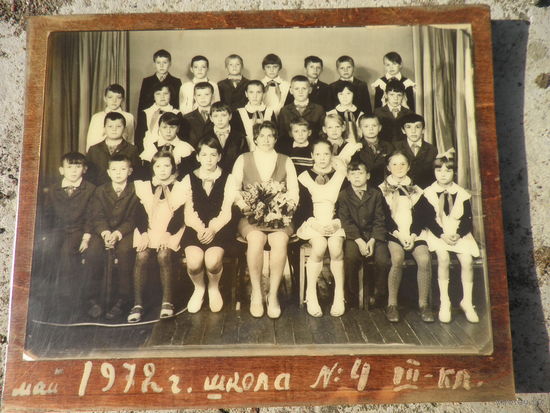 Фотография Пионеры Май 1972 год школа номер 4, III-класс.С рубля.