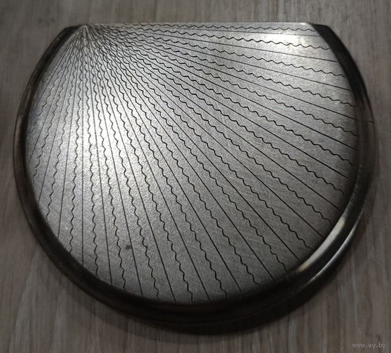 Антикварная пудреница. Серебряная. В чистом металле 76 грамм. СССР. Ленинград. 1953 год