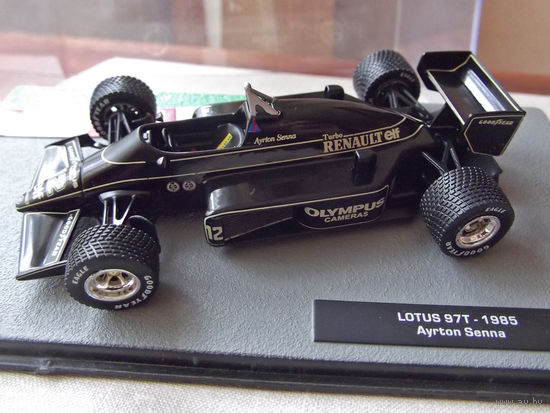 Модель автомобиля 1-43 Фомула 1 Formula 1 F1 Lotus 97T 1985 Ayrton Senna В комплекте модель, бокс, журнал Состояние модель как новая журнал отличное