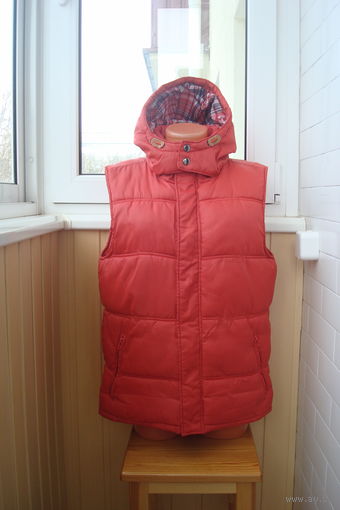 Жилет безрукавка с капюшоном 42-44-46 р