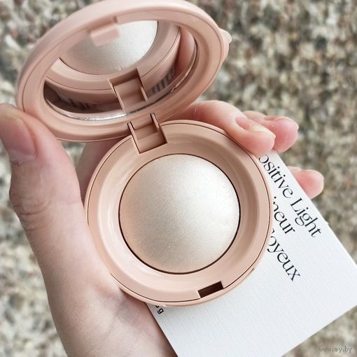 Хайлайтер Rare Beauty Positive Light Silky Touch Highlighter в оттенке Enlighten