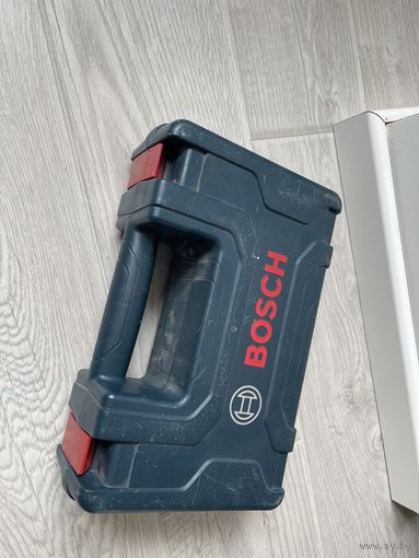 Шуруповерт Bosch в кейсе.Старт с рубля