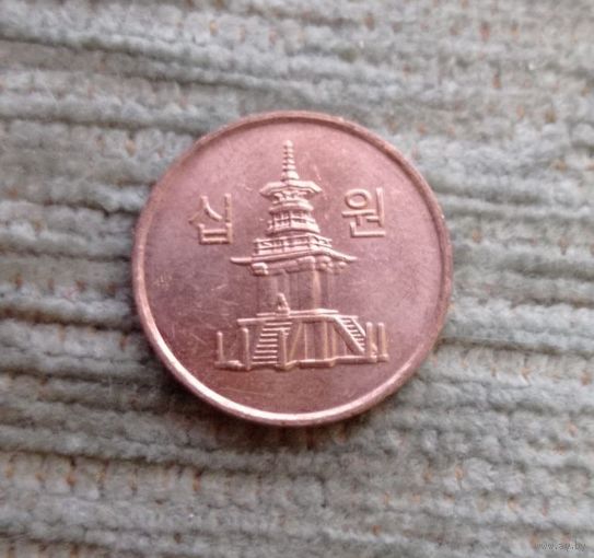 Werty71 Южная Корея 10 вон 2012 Пагода в храме Пул Гук Красная