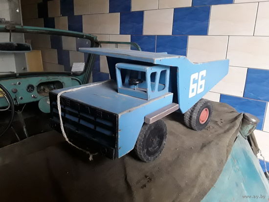 БЕЛАЗ дерево