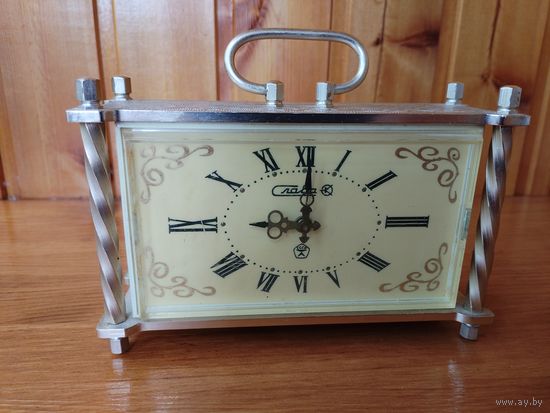 Часы настольные "Слава".