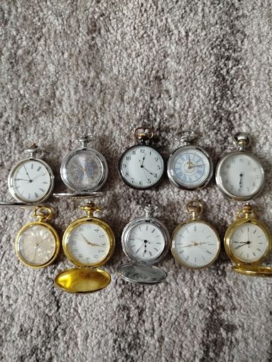 Часы Де Агостини 10 шт,кварт,одни точно идут остальные нужно проверять,с рубля