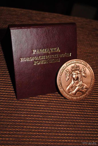 Настольная памятная медаль:_"PAMIATKA KORONACJI MATKI BOZEJ POWSINSKIEJ"_Пр.Польша_Из тяжёлого медного сплава_Идеальный сохран/В своей родной коробке_1998_год_POLAND_!