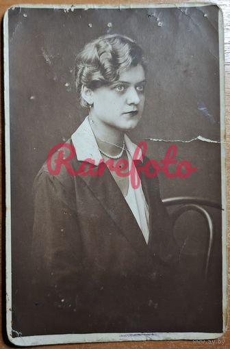1917 Открыточный формат дама бусы студийное фото типажи ретро