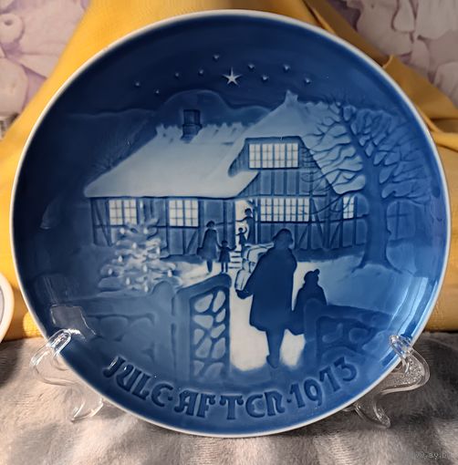 Коллекционная настенная тарелка Рождество в деревне. 1973 год. Дания. 18 см.