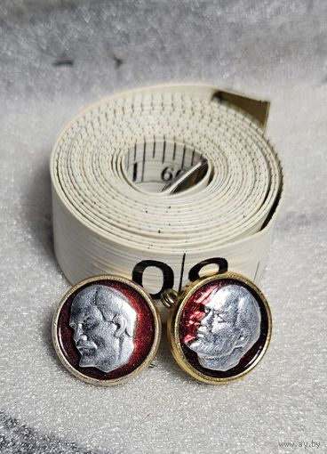 Значок с Лениным в профиль