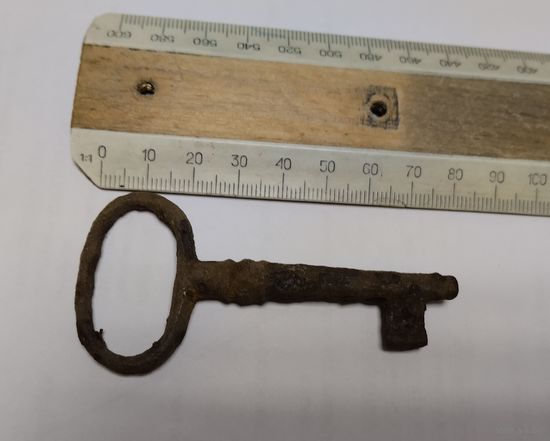 Ключик большой, старинный, с рубля!