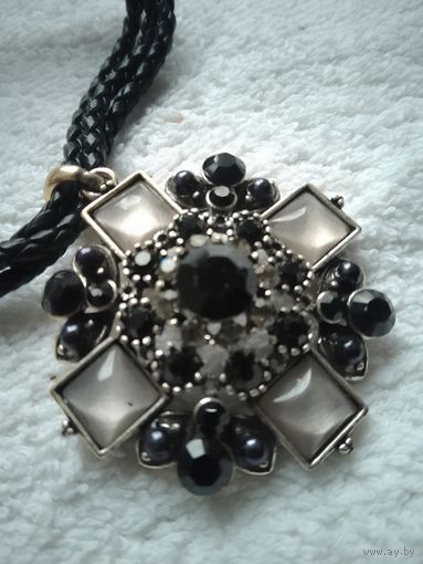 Кулон 100 Винтаж Европа на кожаной плетенке