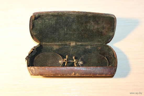 Пенсне с футляром, 1920-30 года, женские или детские, NGI PAT LR GM, SITA.