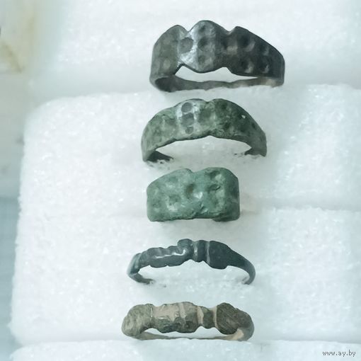 Лот перстней ВКЛ - 3 с точечным рисунком ( мужское, женское и детское) и 2 перстня " рукопожатие" # 7