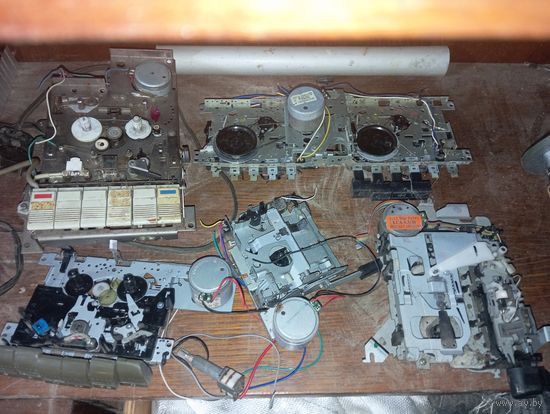 Лентопротяжки от старых магнитофонов .