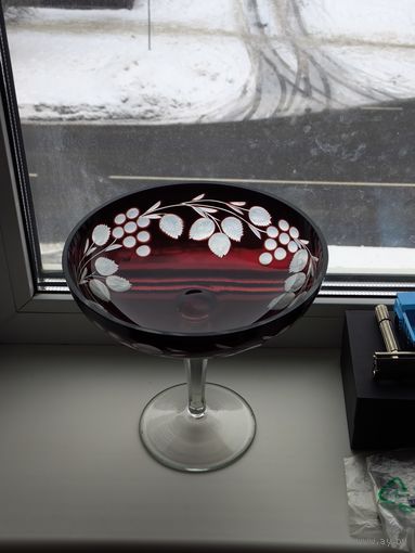 Винтажная ваза-конфетница или фруктовница из рубинового стекла