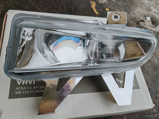 Фара противотуманная Пежо 406 левая 2000гв