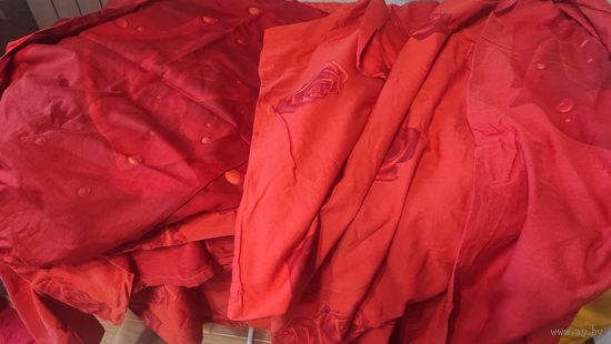 2 красивых комплекта белья, красный и белый.