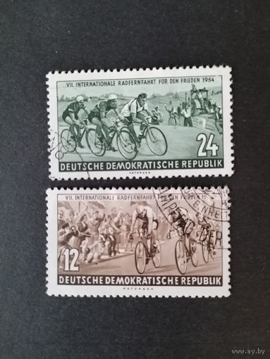 ГДР 1954 Серия марок "Международная велогонка "Дружбы" Варшава-Берлин-Прага" (гашение без клея, след от наклейки) Mi.426-427 каталог 2.50 евро