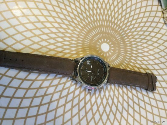 Часы наручные с ремешком MILER , тикают. Состояние на скане.