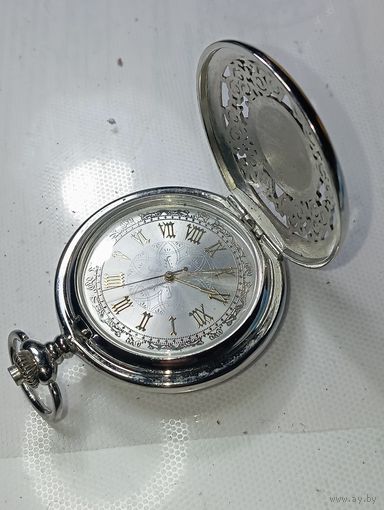 Часы кварцевые карманные . С рубля