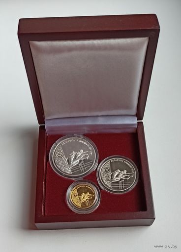 Легкая атлетика, 1998, подарочный набор из 3 монет номиналами 1, 20 и 50 рублей в деревянном футляре