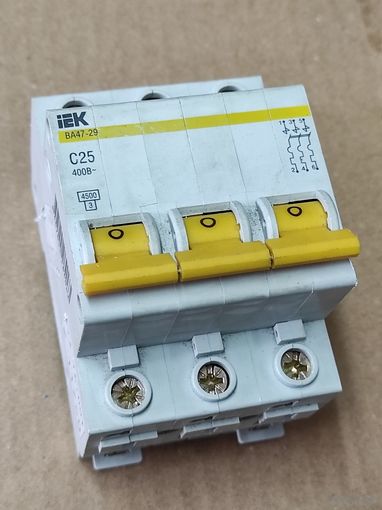 Автомат 4.5кА ВА47-29 3Р 32А С, IEK