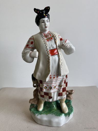 СТАТУЭТКА ФАРФОРОВАЯ  "ОДАРКА". БОЛЬШОЙ РАЗМЕР - 25*12*10 СМ. 1976-1991 ГОДА. КИЕВ. КЭКХЗ. УКРАИНА.  СМ.ФОТО И ОПИСАНИЕ.