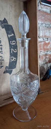Хрустальный графин.