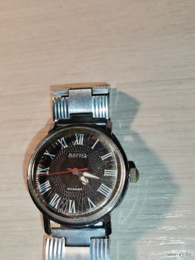 Механические часы "Восток", времён СССР, не заводятся, маятник целый.