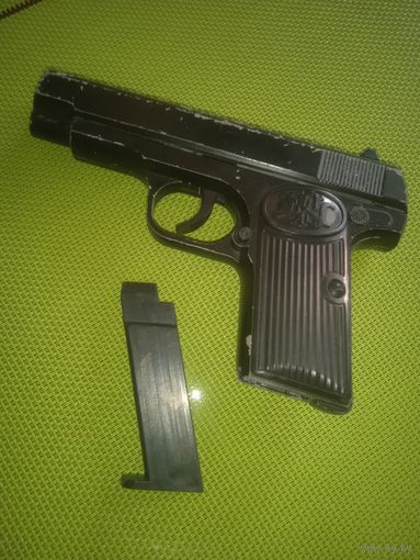 Пистолет-игрушка для детей. Стреляет маленькими шариками