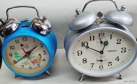 Пара не частых будильников одним лотом!