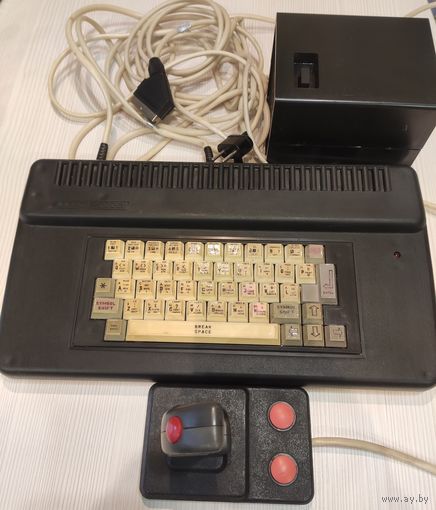 Учебно игровая приставка к ТВ, Компьютер Ратон - 9003.