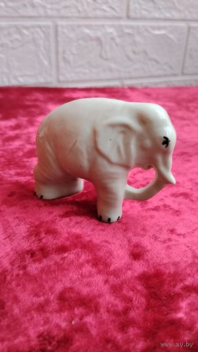 КОЛЛЕКЦИОННАЯ ФАРФОРОВАЯ СТАТУЭТКА СЛОН ГЕРМАНИЯ РАННЯЯ ОРИГИНАЛ . Распродажа Коллекции ! Экспресс  Аукцион  с рубля без МПЦ и прочего .Много лотов в продаже .