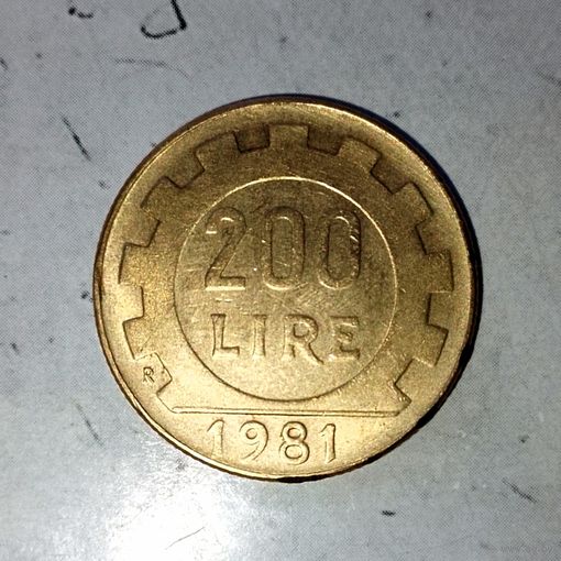 200 лир 1981 года Италия. Итальянская Республика. Красивая родная патина!