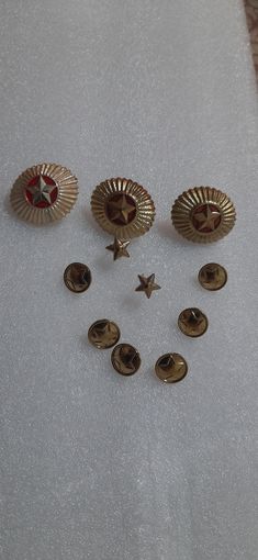 Кокарды, пуговицы и звезды ВСРБ одним лотом