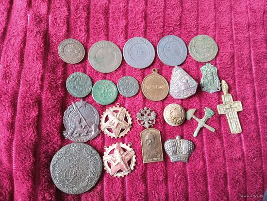 Монеты, знаки, значки.