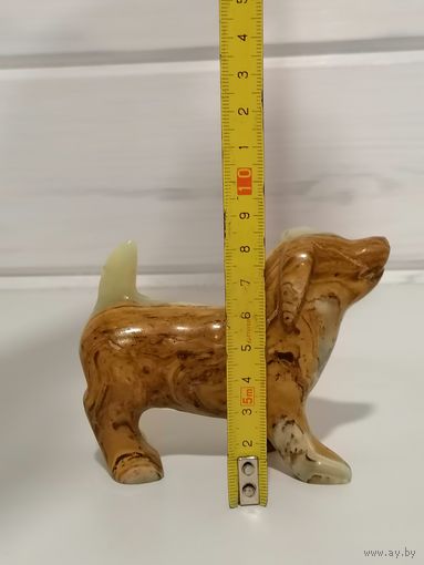Статуэтка собаки из оникса.