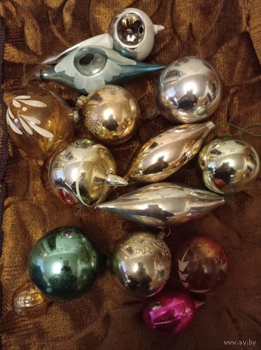 Елочные игрушки одни лотом