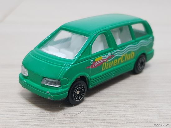 Машинка Toyota Previa 1:64
