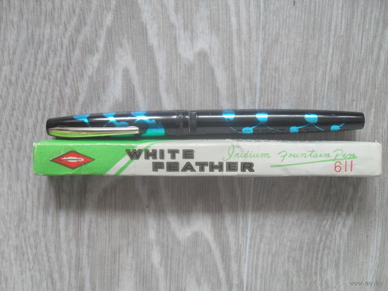 Перьевая Ручка WHITE FEATHER. CHINA.Золотое перо,новая в упаковке.
