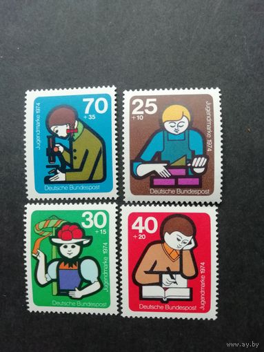 ФРГ 1974 Серия из четырех марок "Фонд поддержки молодежи. Элементы профессиональной подготовки молодежи" (чистые**) Мi.800-803 каталог 7.50 евро