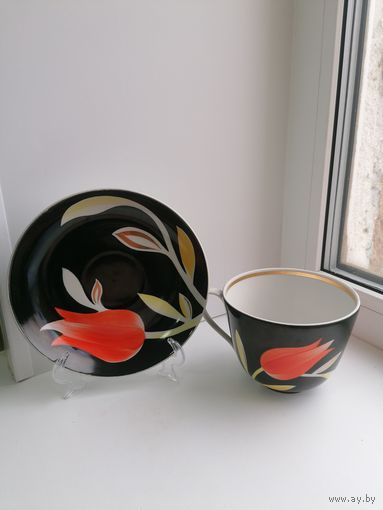 Чайная пара Гигант Красный тюльпан на черном крытье, Дулево