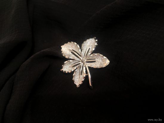 Брошь, лист каштана Sarah Coventry 1970e года