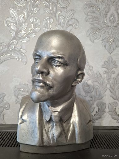 Бюст ленин