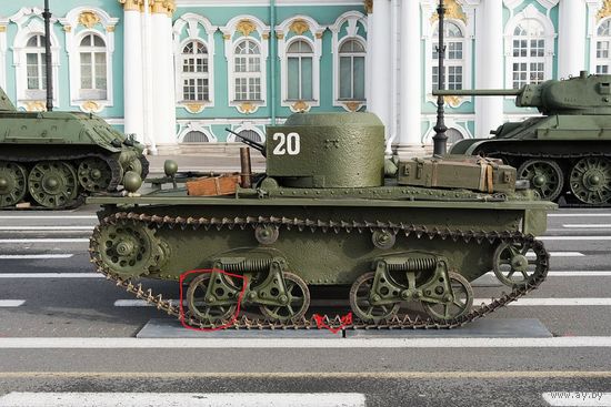 КАТОК И ДВА ТРАКА ОТ Т-20, Т-37, Т-38. ОДНИМ ЛОТОМ. РККА.(ДД).