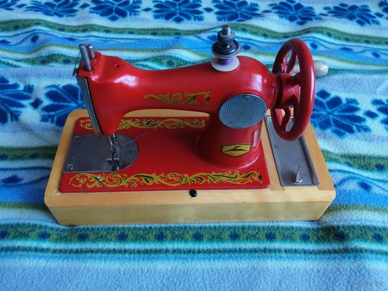 Детская швейная машинка